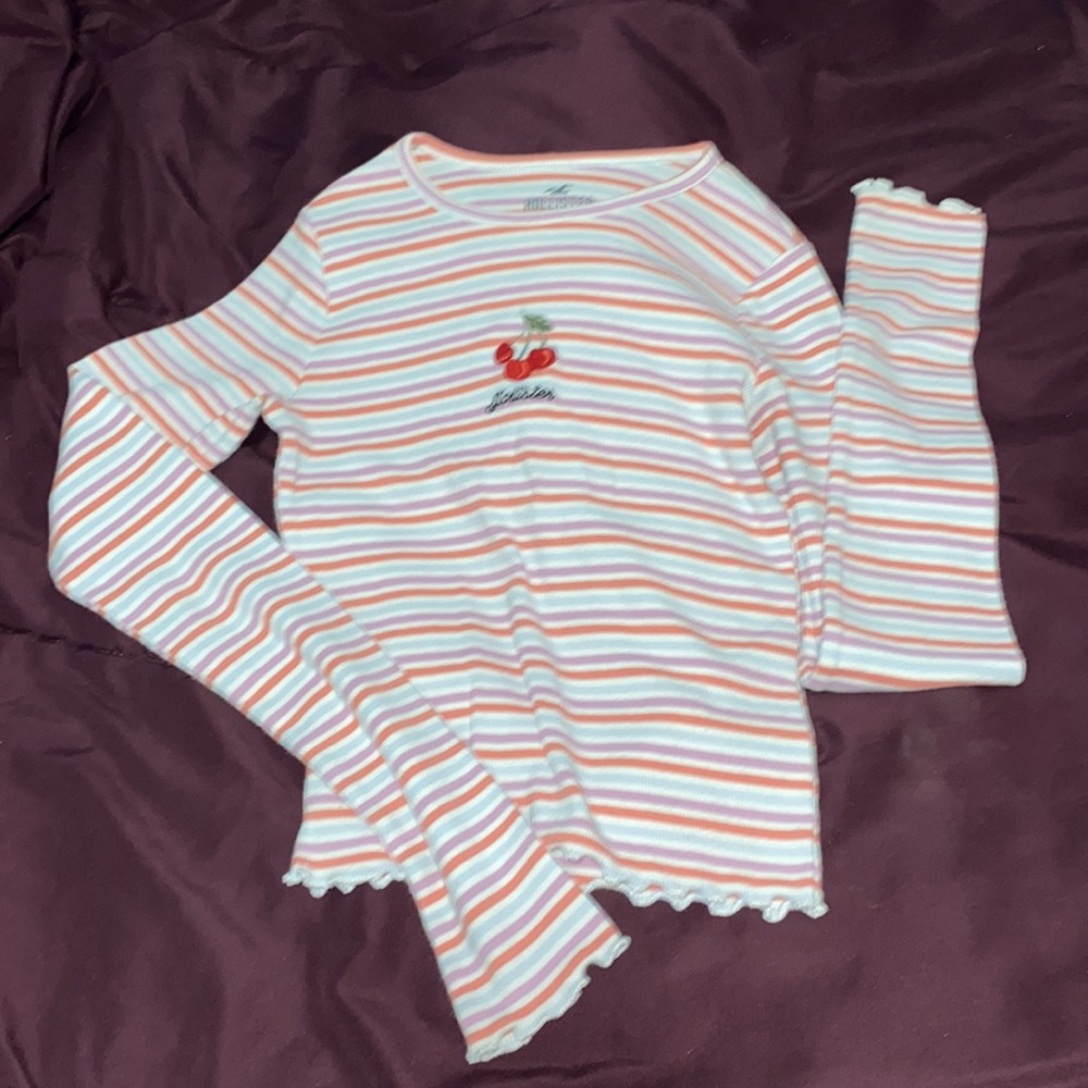 Hollister crop top,ruffled, and swoop neckline